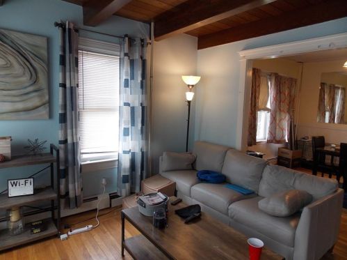 69 Hull St, Warwick, RI 02888-4205