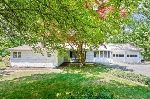 11 Eastwood Rd, Norwalk CT  06851-1111 exterior