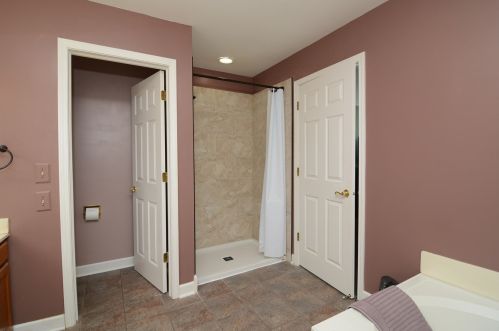 1198 Knollwood Dr, Carol Stream IL  60188-2943 exterior