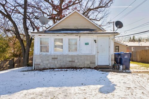 2823 19th Pl, North Chicago, IL 60064-1901