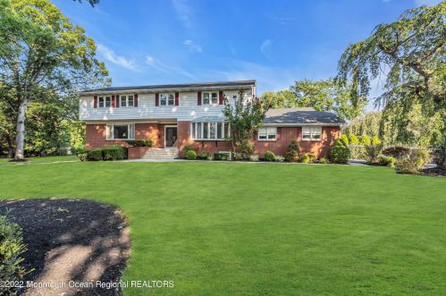 16 Arthur Pl, Middletown, NJ 07748-2207