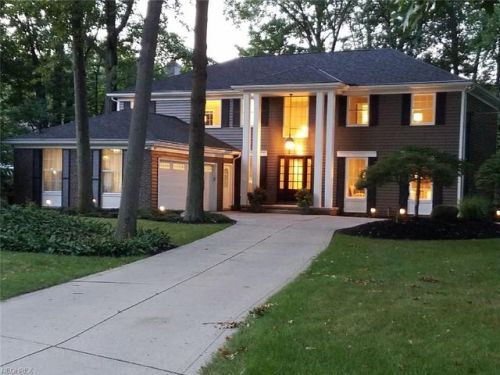 27428 Dellwood Dr, Cleveland OH  44145-1353 exterior