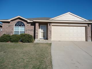2741 Briscoe Dr, Fort Worth TX  76108-4973 exterior