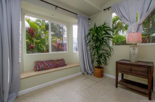 6857 Niumalu Loop, Honolulu HI  96825-1646 exterior