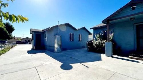 2305 Walter St, Walnut Park, CA 90255-5634