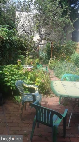 806 Front St, Philadelphia PA 19106-3019 exterior