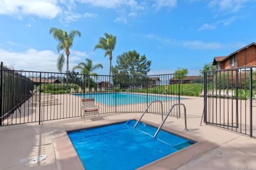 2467 Caminito Ocean Cv, Cardiff By The Sea CA  92007-2225 exterior
