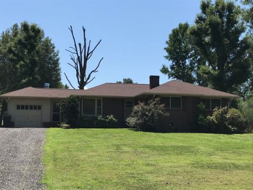 216 Ray St, Eden, NC 27288-3328