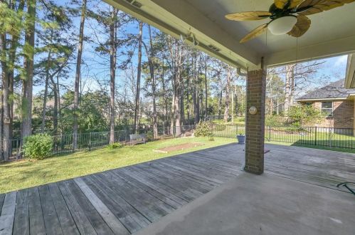 16 Westchester Dr, Conroe TX  77304-1144 exterior