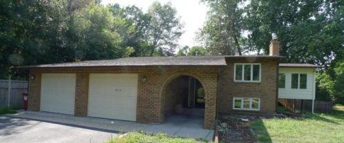 8846 Wood Cliff Rd, Minneapolis, MN 55438-1556
