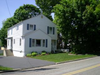 19 Chapel St, Milford, CT 06460-8029