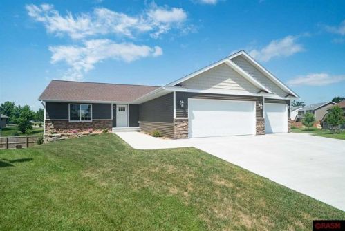 129 Gambrelle Ct, Mankato, MN 56001-6284