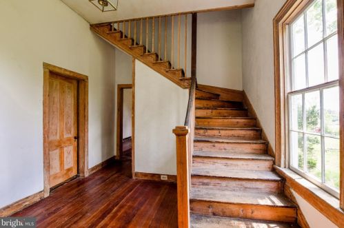 19214 York Rd, Stevensburg, VA 22741-1757