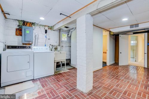 106 Lynnmoor Dr, Silver Spring MD 20901-1516 exterior