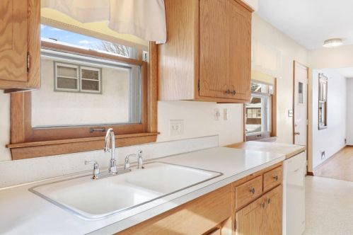 300 Haskell St, Saint Paul MN  55118-1603 exterior