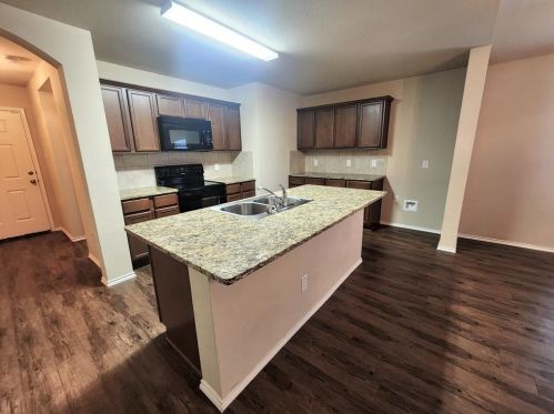 1813 Meadow Crest Dr, Princeton TX  75407-2648 exterior