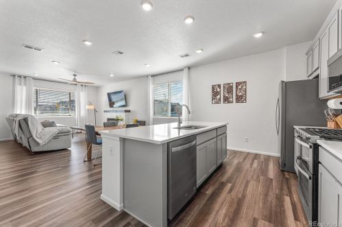 21001 60th Ave, Denver CO  80019 exterior