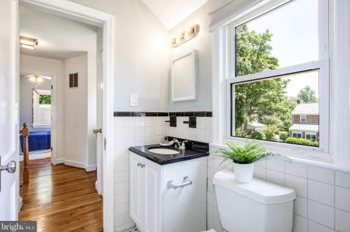 10015 Markham St, Silver Spring MD 20901-2233 exterior