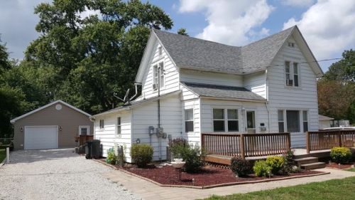 317 Evergreen St, Onarga, IL 60955-1105