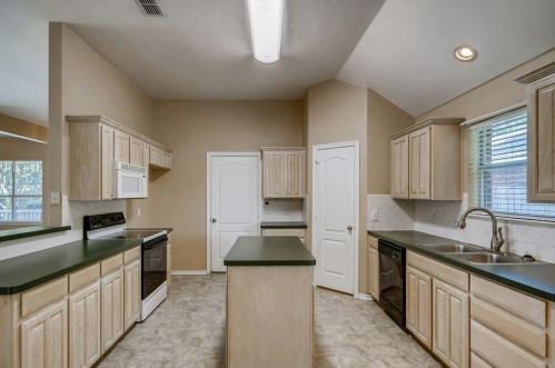 6944 Lomo Alto Dr, Fort Worth TX  76132-3560 exterior