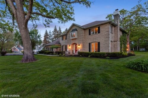 70 Horseshoe Ln, Lemont IL  60439-9118 exterior