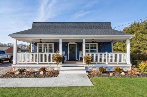 3 Blue Sky Dr, Westerly, RI 02891-2658