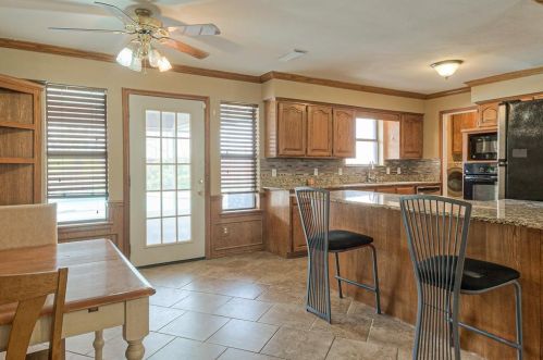 501 Center St, Whitewright TX 75491-2804 exterior