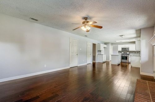 1521 Lindby Dr, Lewisville TX  75028-3624 exterior