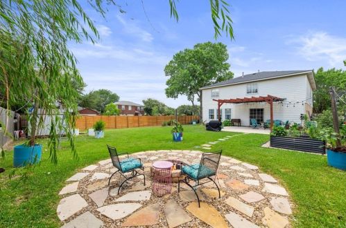 851 Brandi Cir, Uhland TX 78640-5340 exterior