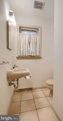 1455 Country Club Dr, Lancaster PA  17601-5211 exterior