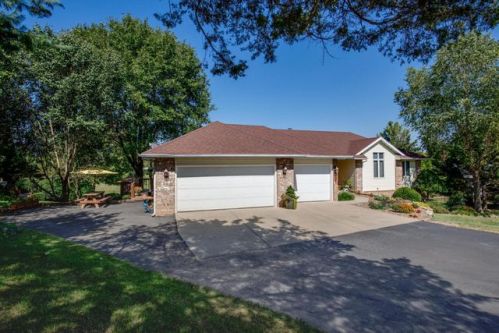 1929 Buckeye Ln, Nixa, MO 65714-7245