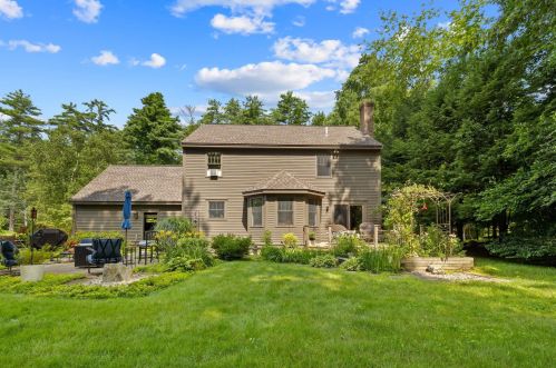 196 Eastwood Dr, Portsmouth, NH 03801-6070