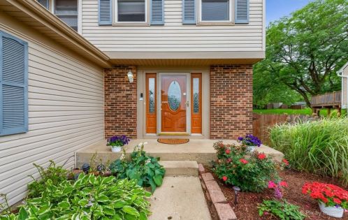 642 Shining Water Dr, Carol Stream, IL 60188-9142