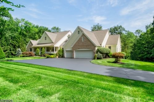 24 Forest View Dr, Chester, NJ 07930-2832