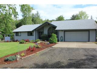 1250 Riverwood Ln, Oakland, OR 97462-4602