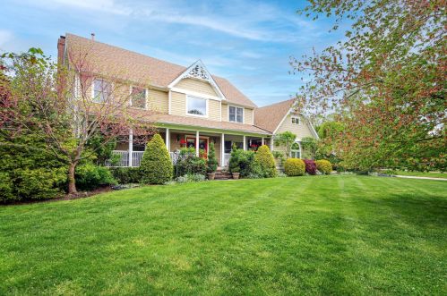 250 Williamsburg Dr, Red Bank, NJ 07702
