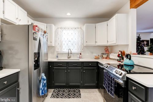 1546 Dunmore Dr, Lancaster PA  17602-1247 exterior