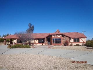 18230 Orange St, Hesperia, CA 92345-6631