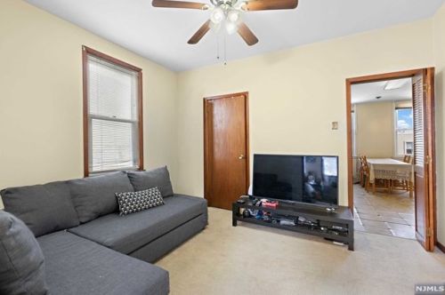 221 Riverview Pl, Cliffside Park, NJ 07010-1112