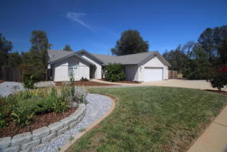 2007 Hope Ln, Redding, CA 96003-8629