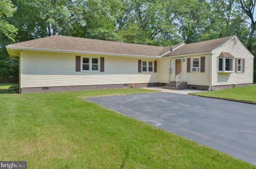 14 John F Kennedy Way, Willingboro, NJ 08046-3879