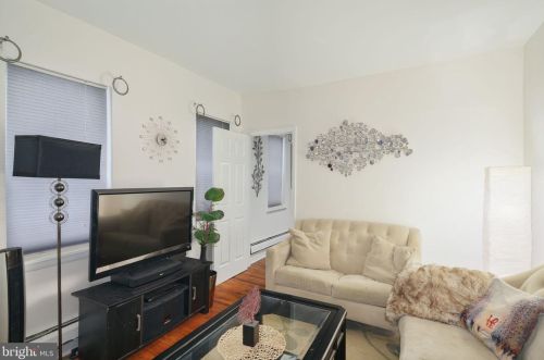 1336 Lombard St, Philadelphia PA  19147-1004 exterior