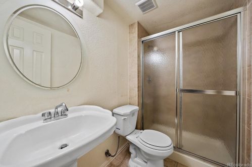 3865 63rd Ave, Arvada CO  80003-6719 exterior