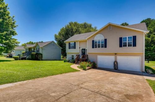 114 Pine Needle Trl, Villa Rica, GA 30180-7438