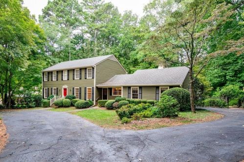 587 Heyward Cir, Marietta, GA 30064-1449