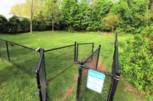 6 Meadow Ln, Middletown CT  06457-1656 exterior