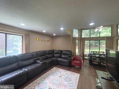 587 Sayre Dr, Princeton, NJ 08540-5843