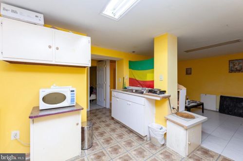 9504 Lawnsberry Ter, Silver Spring MD 20901-4714 exterior