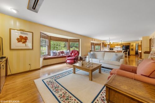 115 Eastern Ave, Willowbrook IL  60514-1414 exterior