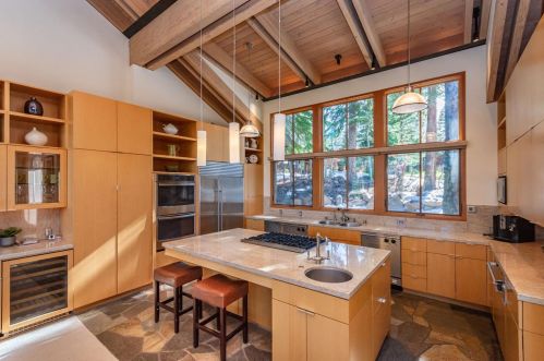 1721 Grouse Rdg, Truckee CA  96161-4033 exterior